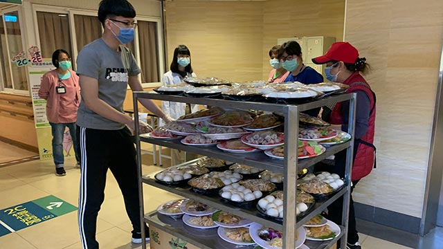 因應疫情 門諾壽豐病友圍爐首度移師病房舉行