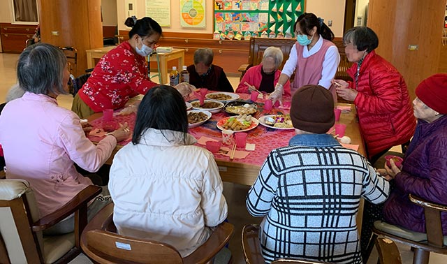 因應疫情 門諾壽豐病友圍爐首度移師病房舉行