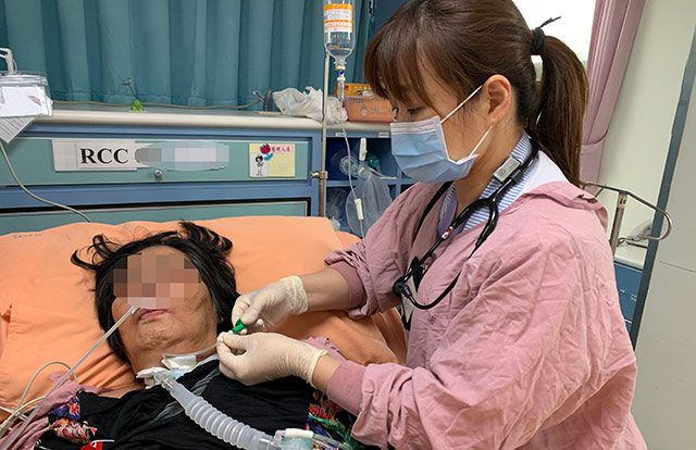 呼吸治療師善用巧思 助神經肌肉病變患者開口說話
