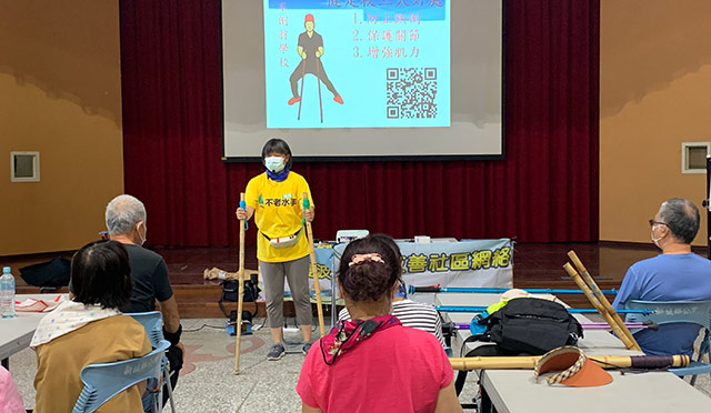 防失智!門諾醫院邀社區種子推廣健走仗運動