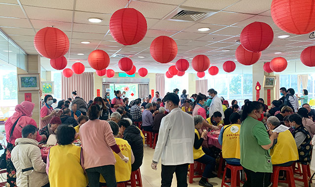門諾壽豐分院大廳圍爐 元大志工體貼長輩超暖心
